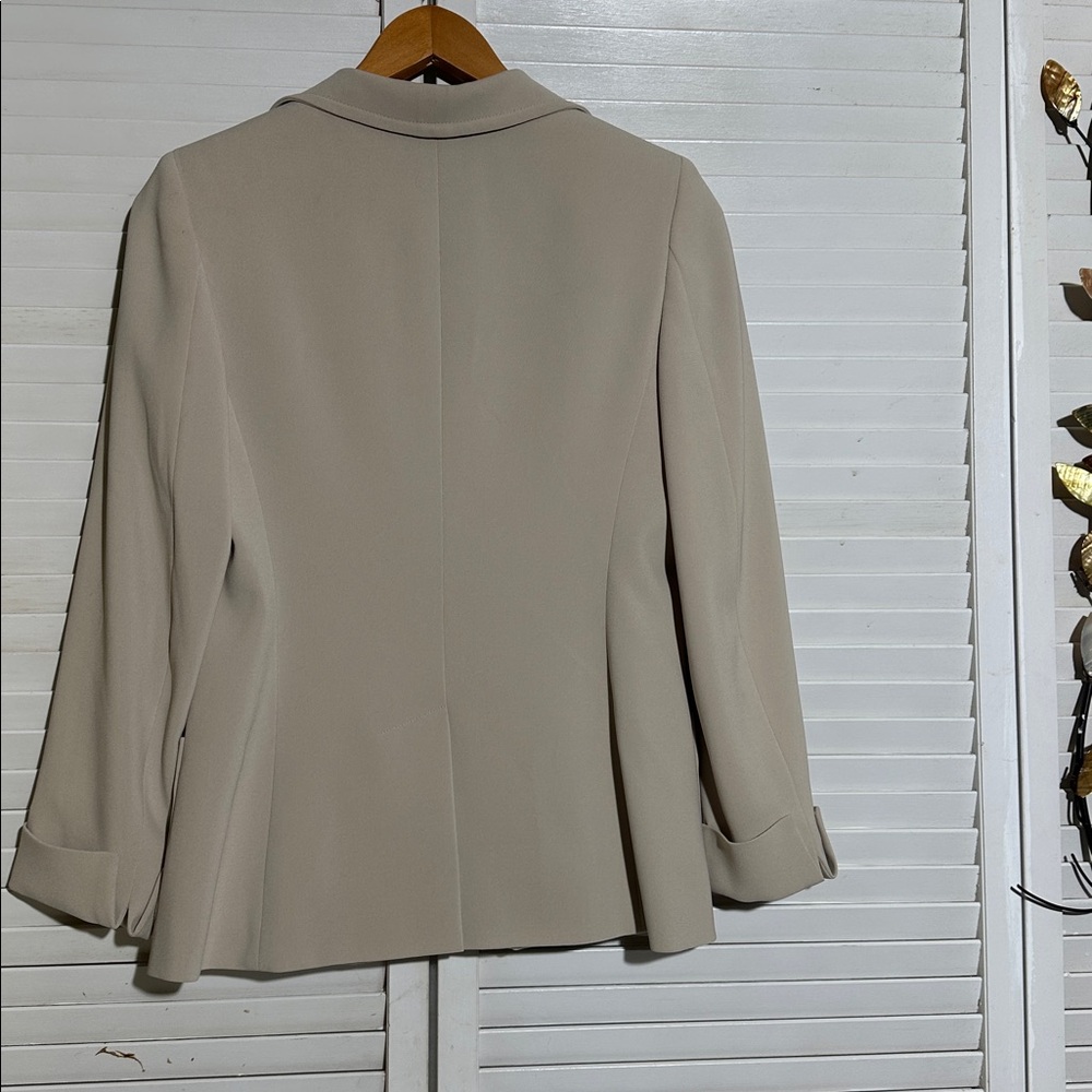 MaxMara Women's Light Tan Blazer - Picture 2 of 9